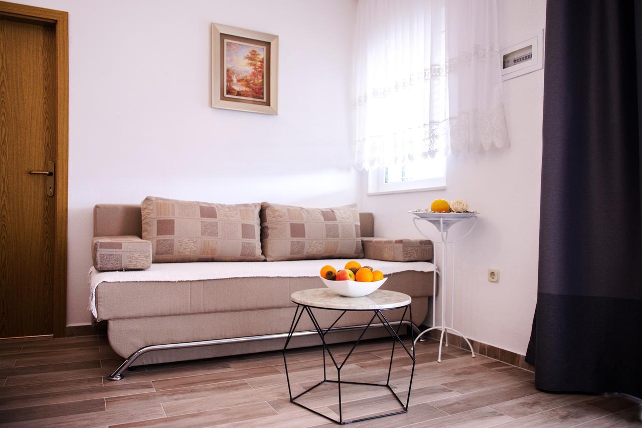 Apartments Mila Marina Exterior photo
