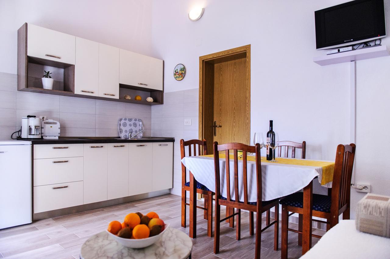 Apartments Mila Marina Exterior photo
